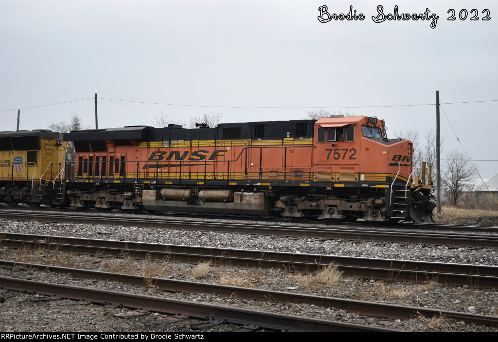 BNSF 7572